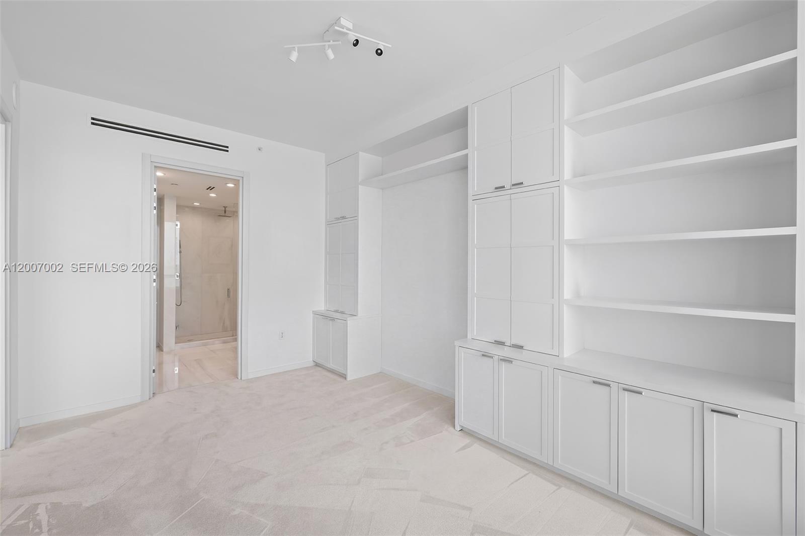 100 S Pointe Dr #2107, Miami Beach FL 33139
