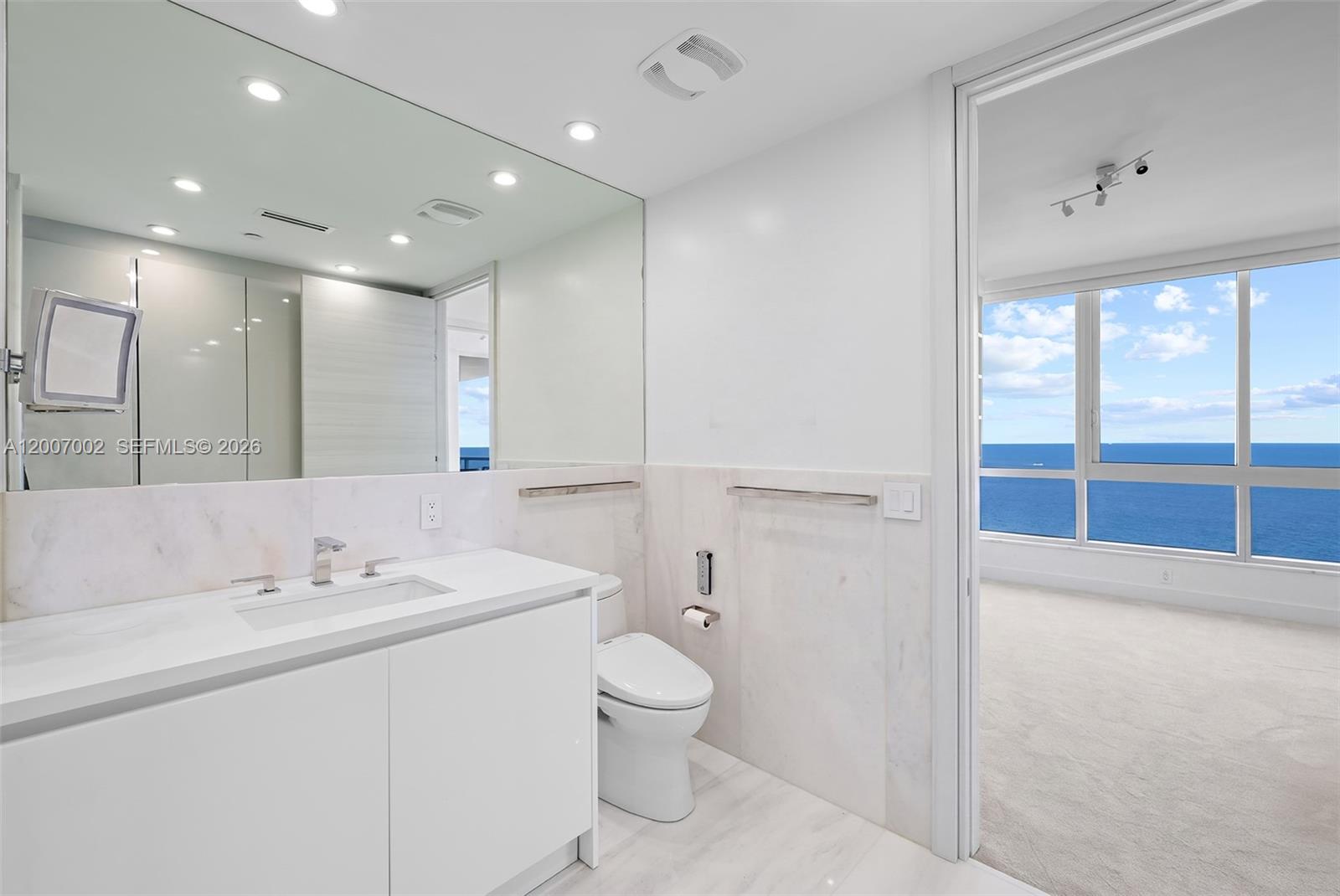 100 S Pointe Dr #2107, Miami Beach FL 33139