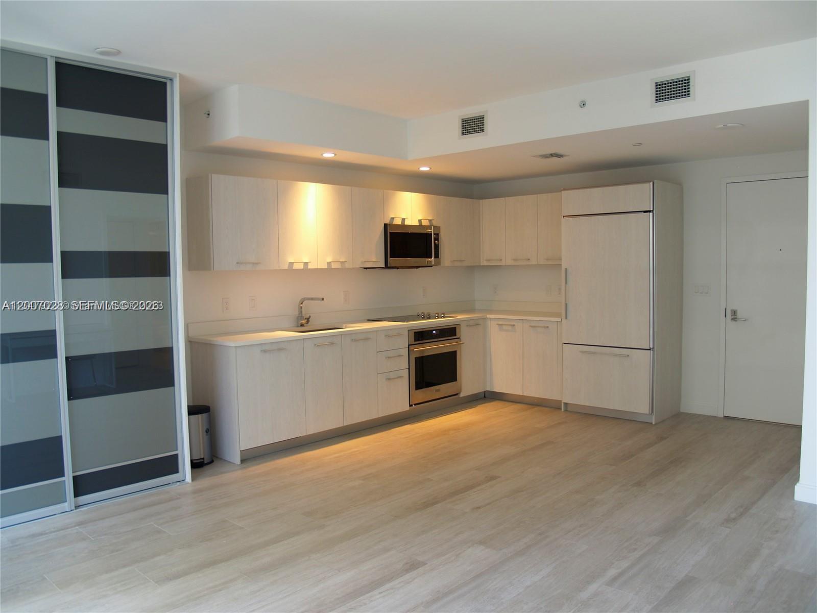 55 SW 9th St #2502, Miami FL 33130