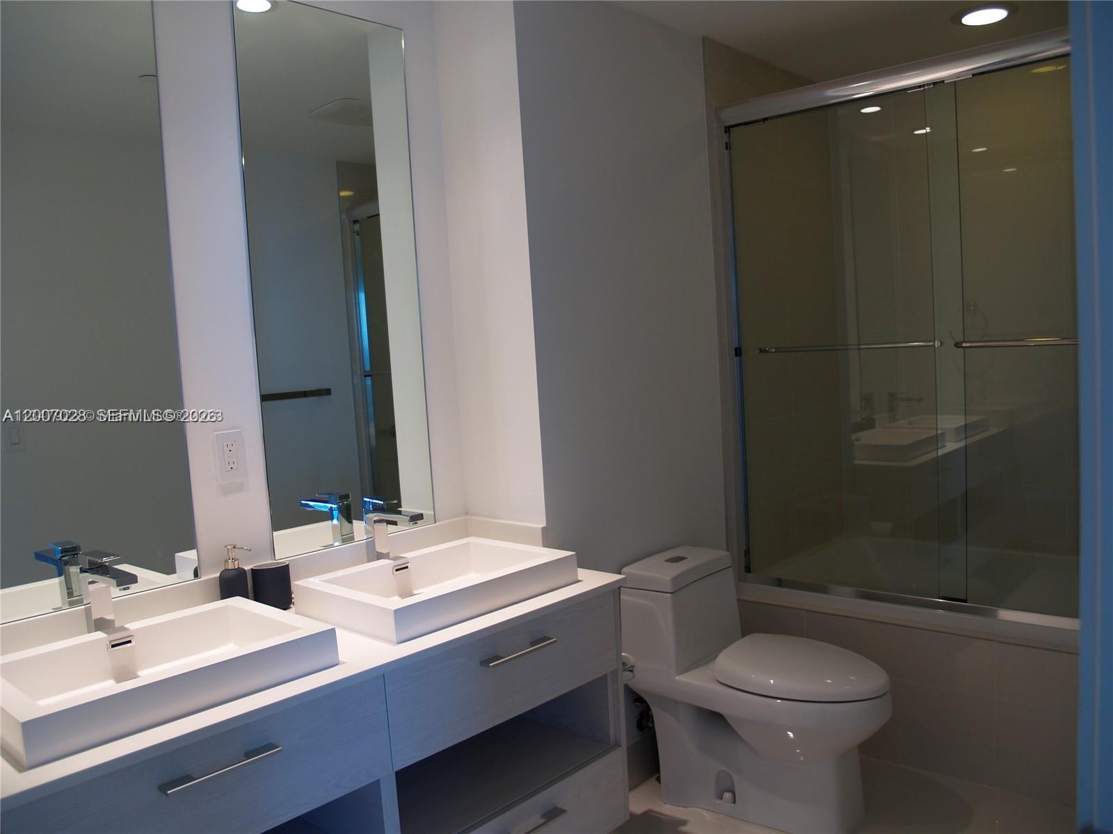 55 SW 9th St #2502, Miami FL 33130