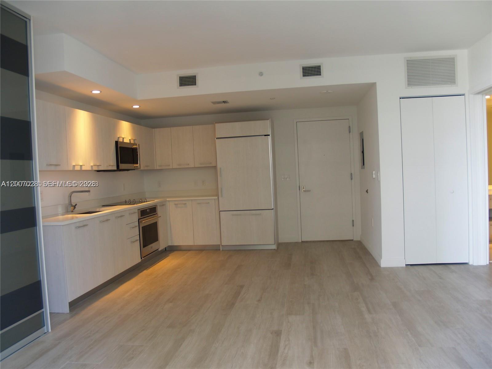 55 SW 9th St #2502, Miami FL 33130