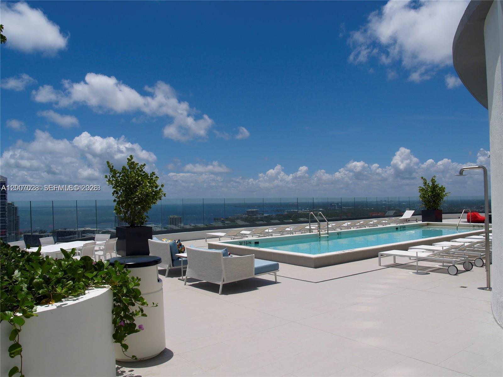 55 SW 9th St #2502, Miami FL 33130
