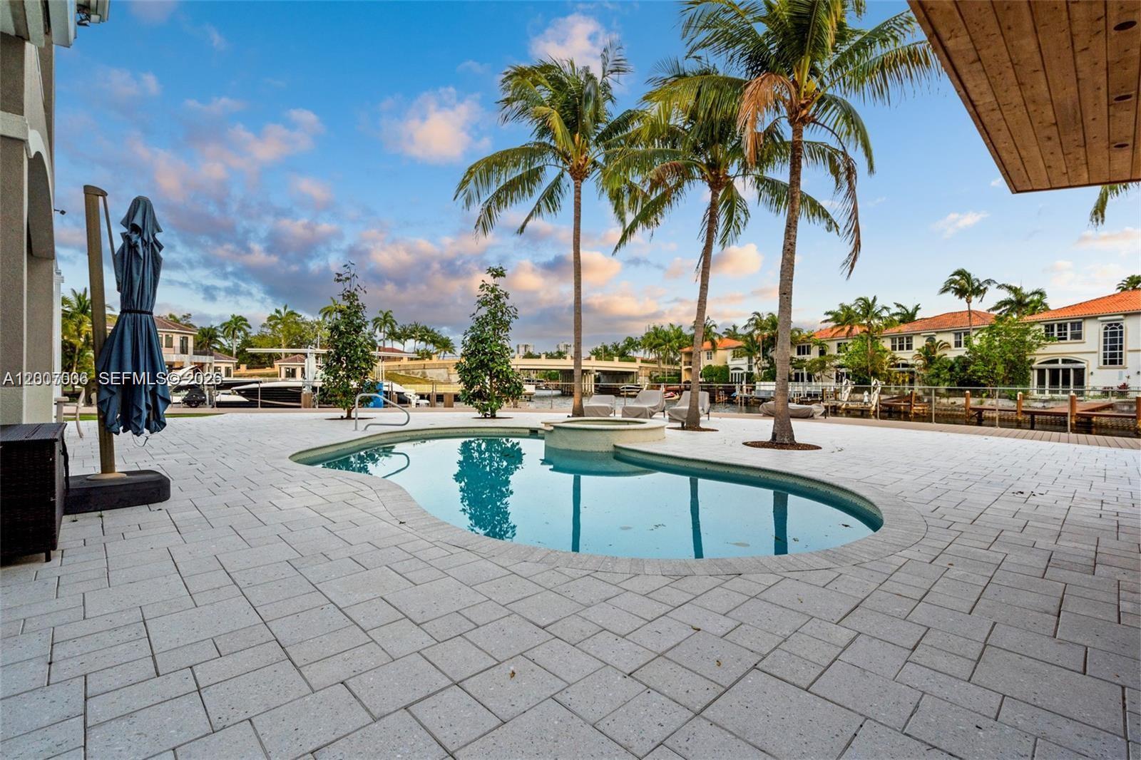 1260 Harbor Ct, Hollywood FL 33019
