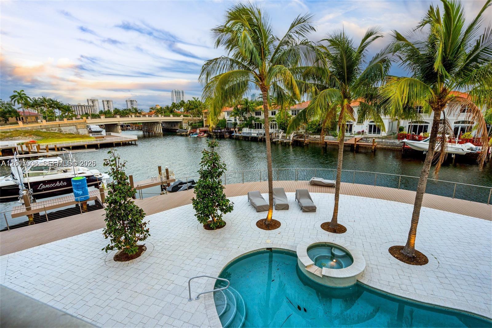 1260 Harbor Ct, Hollywood FL 33019