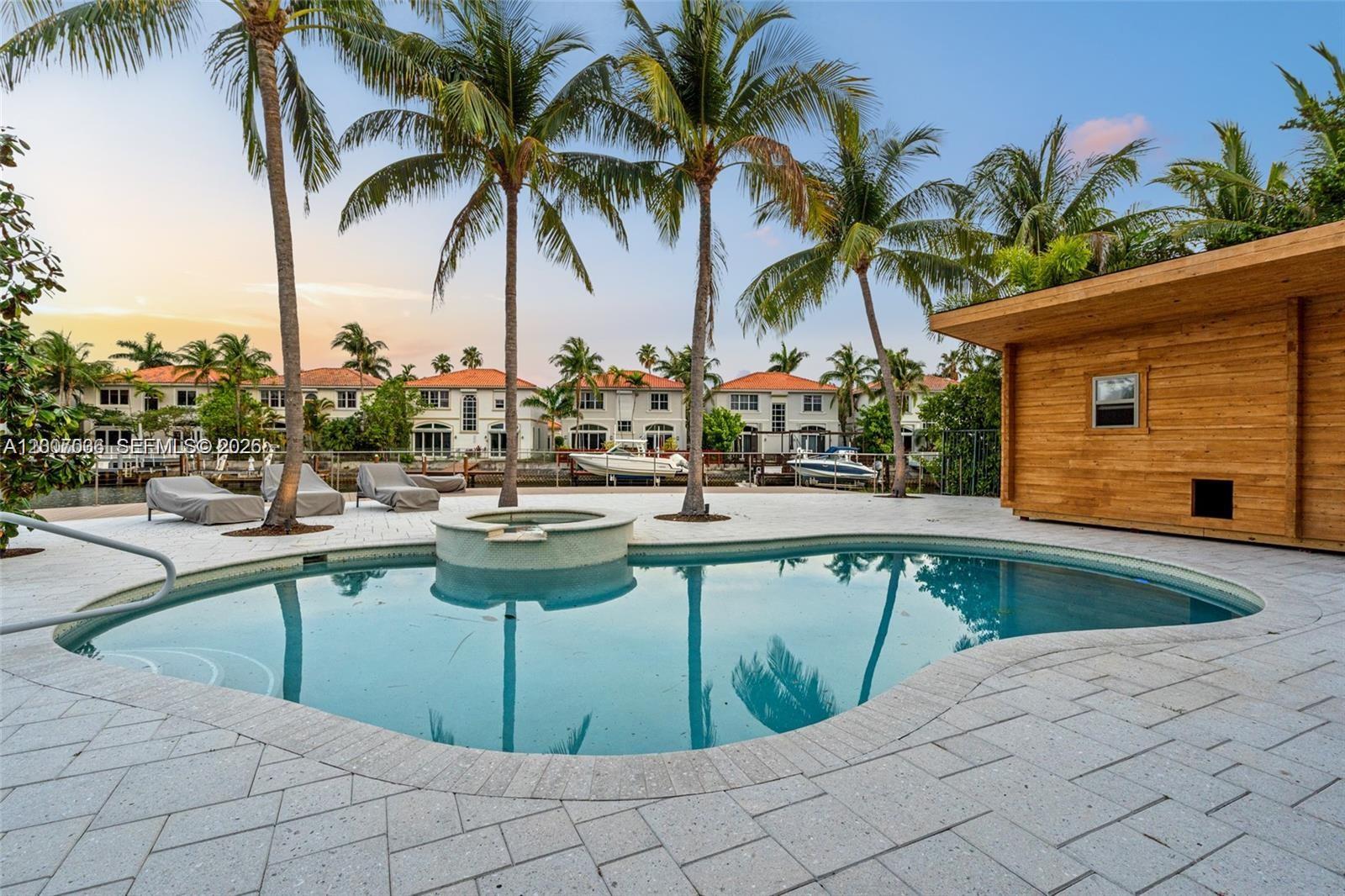 1260 Harbor Ct, Hollywood FL 33019