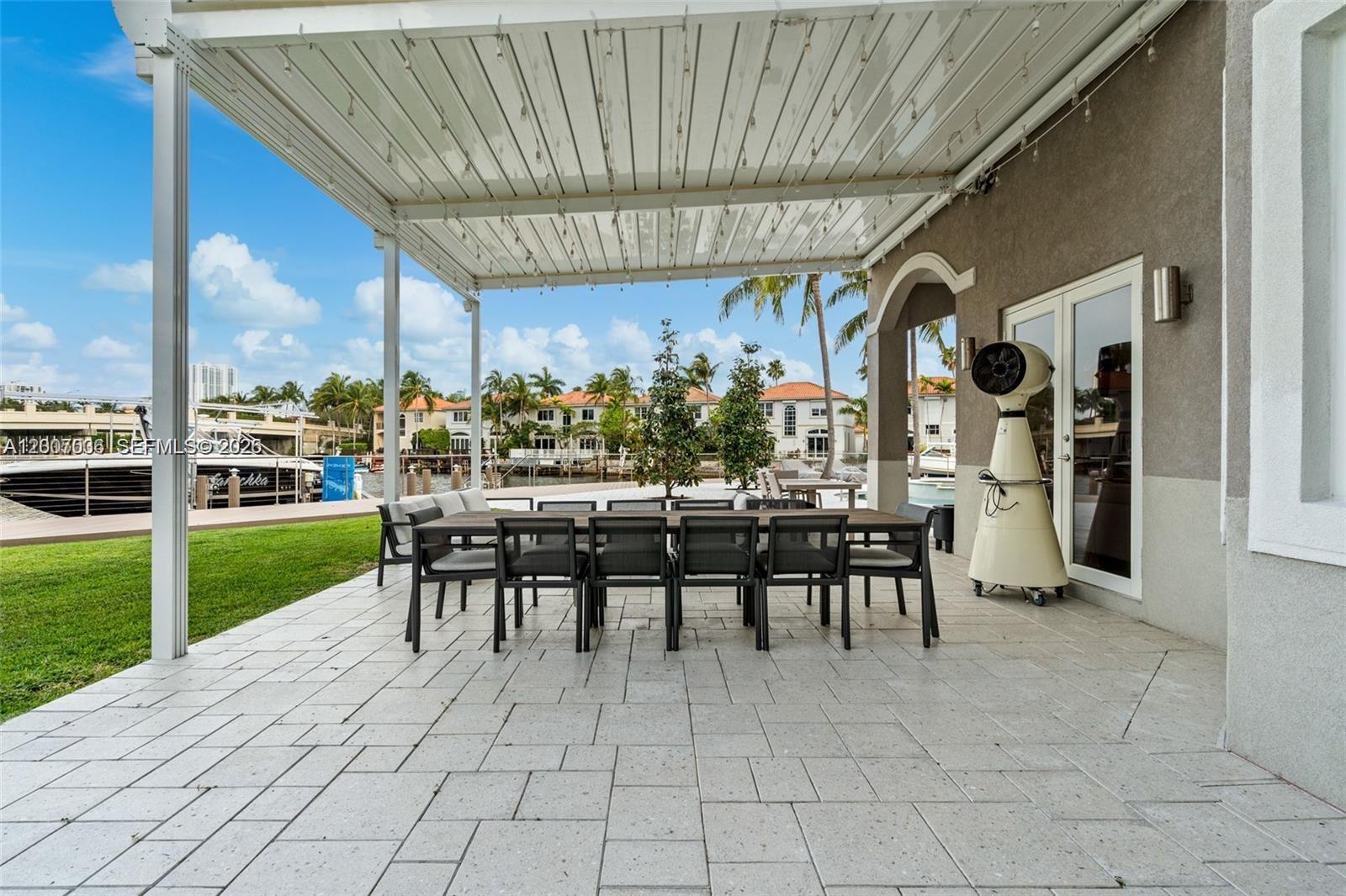 1260 Harbor Ct, Hollywood FL 33019