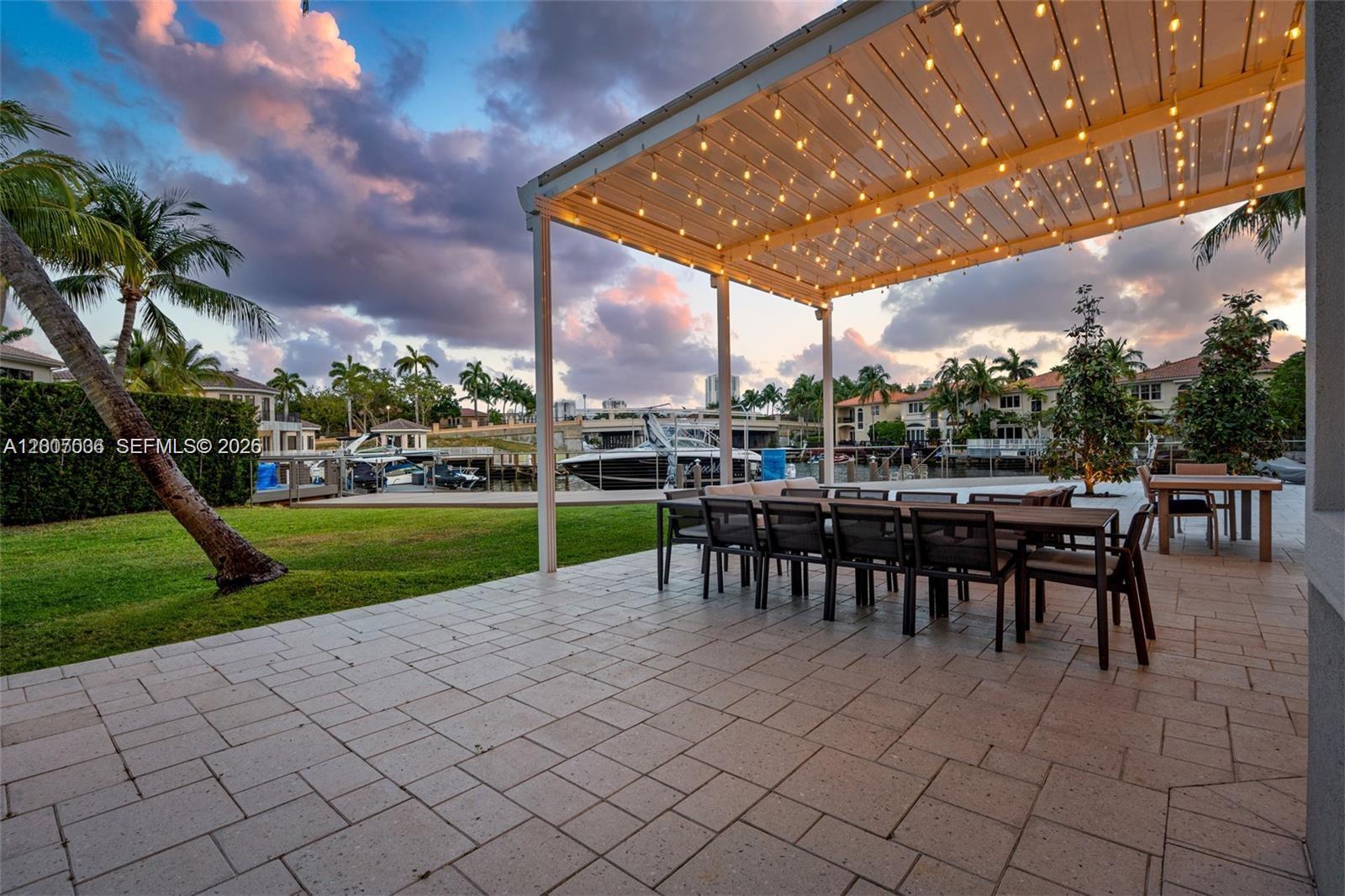 1260 Harbor Ct, Hollywood FL 33019