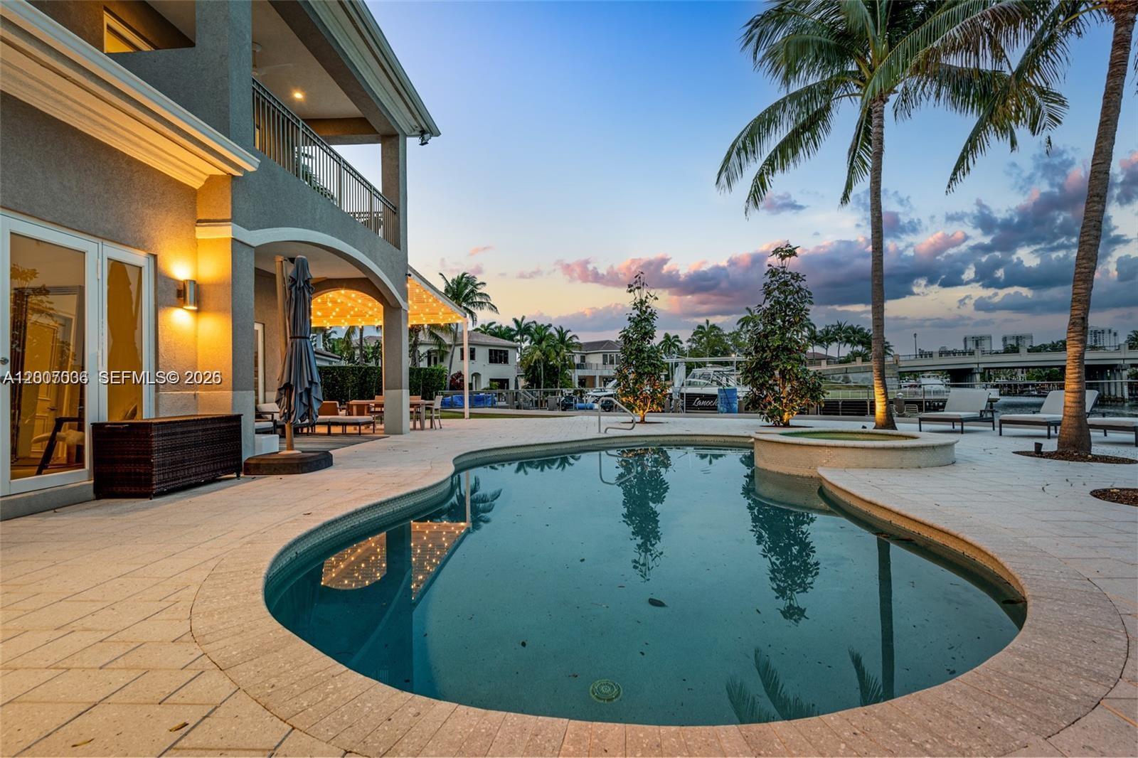 1260 Harbor Ct, Hollywood FL 33019