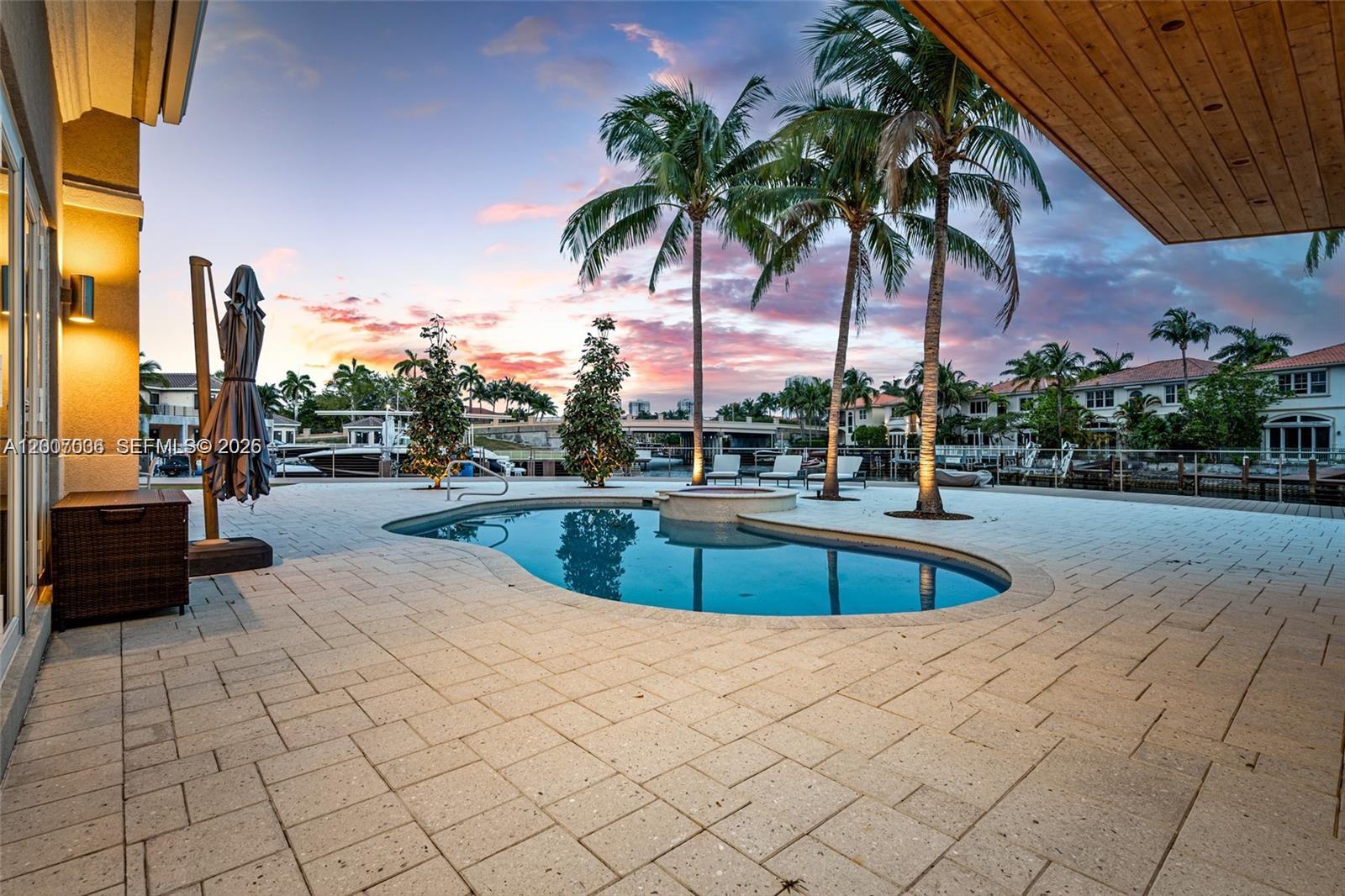 1260 Harbor Ct, Hollywood FL 33019