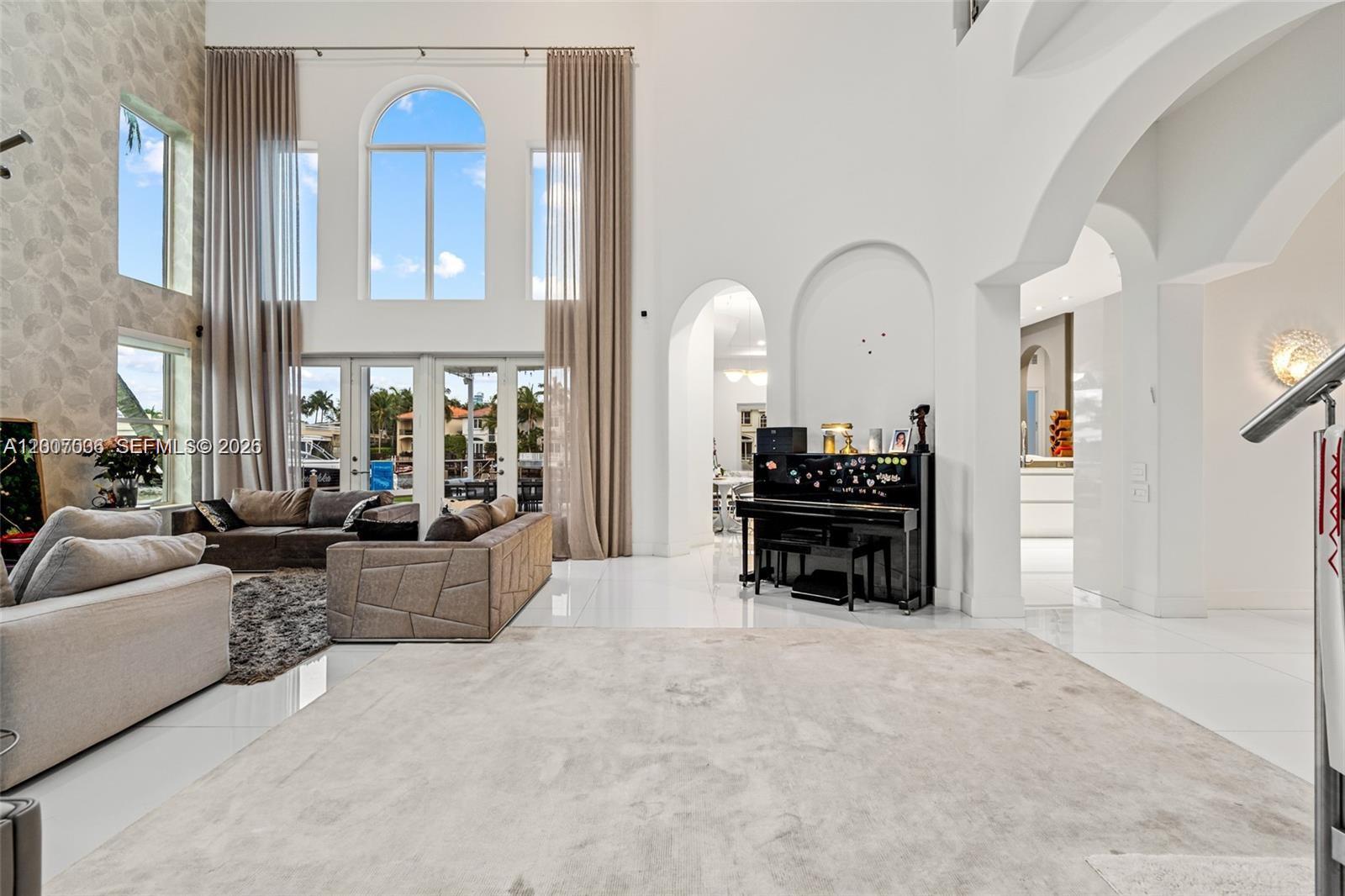 1260 Harbor Ct, Hollywood FL 33019
