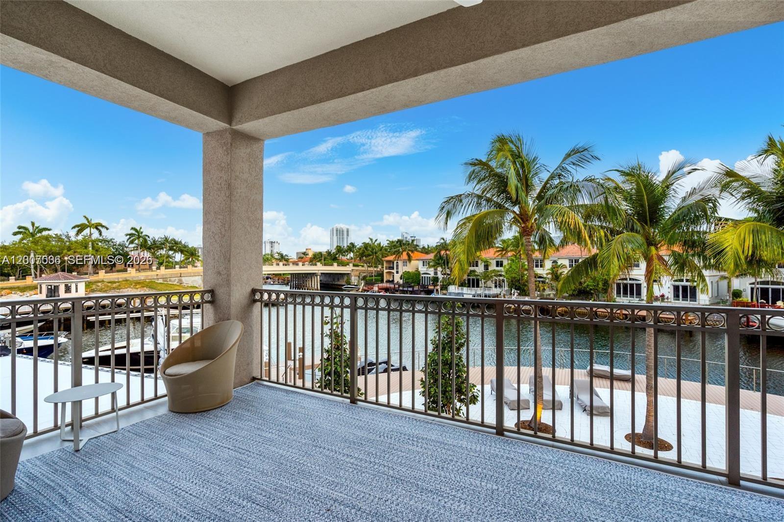 1260 Harbor Ct, Hollywood FL 33019