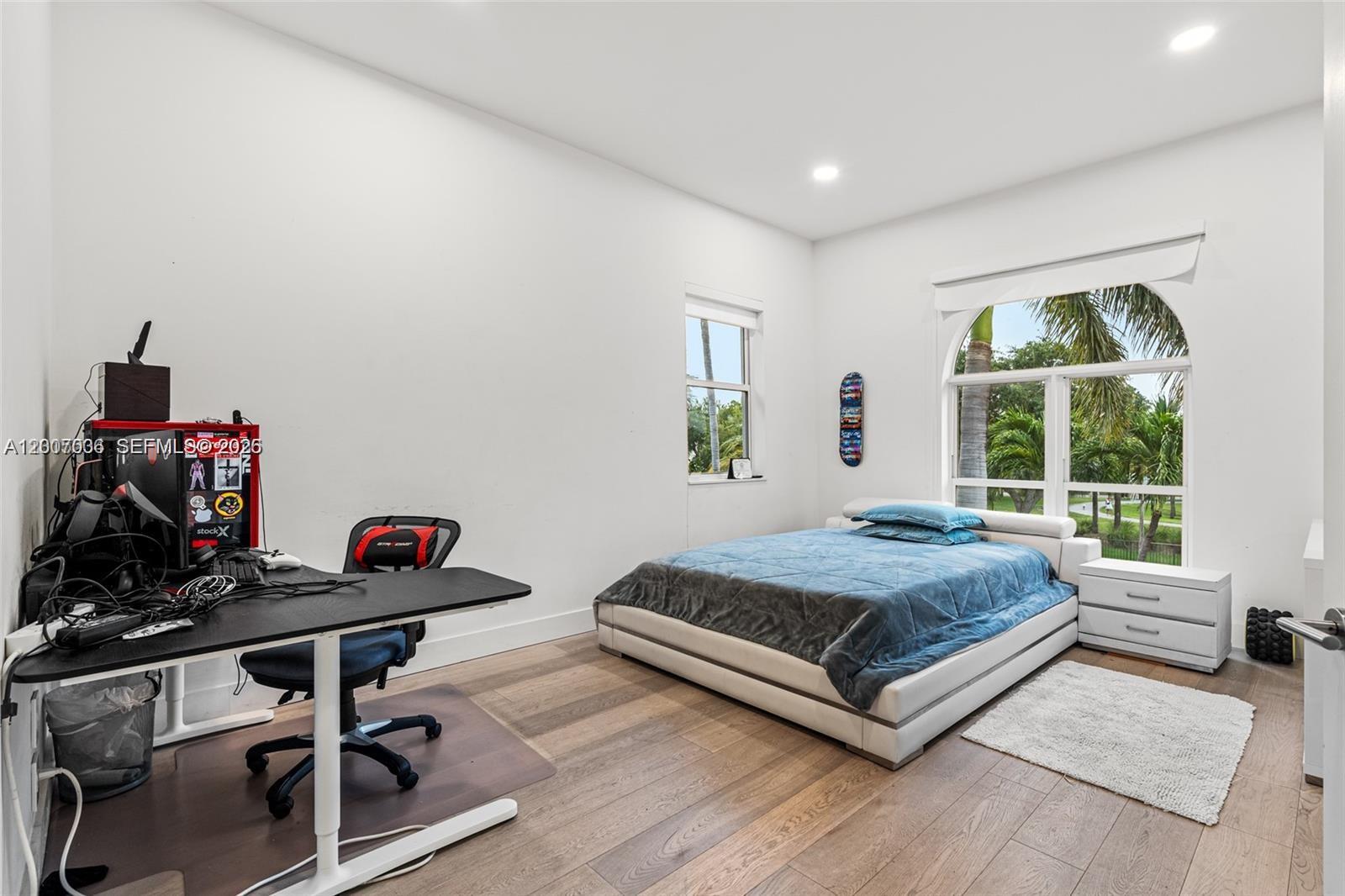 1260 Harbor Ct, Hollywood FL 33019