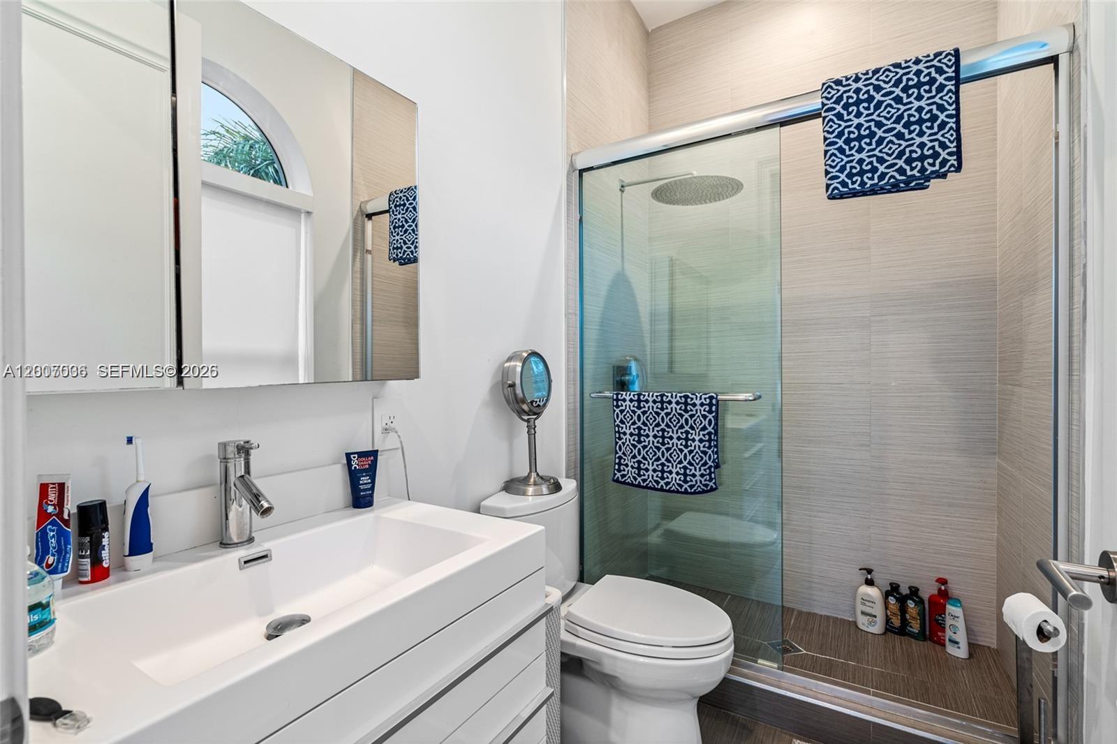 1260 Harbor Ct, Hollywood FL 33019