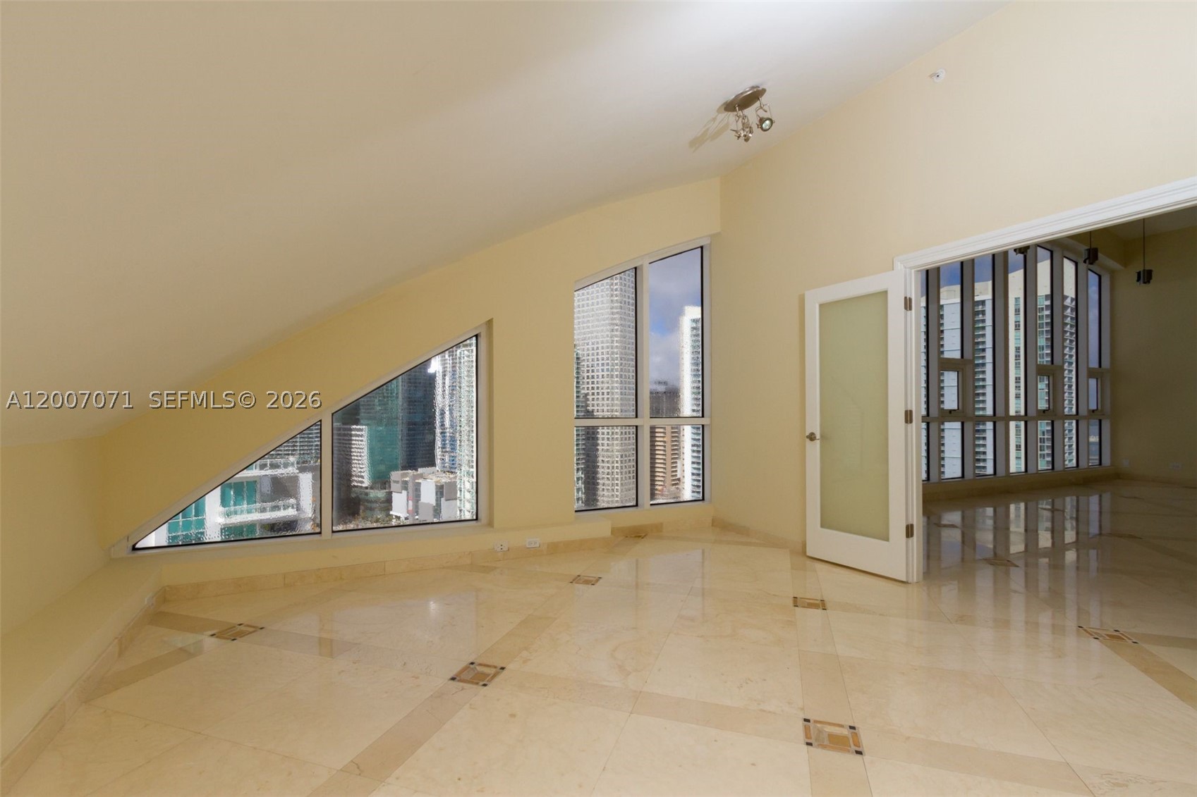 888 Brickell Key Dr #2802, Miami FL 33131