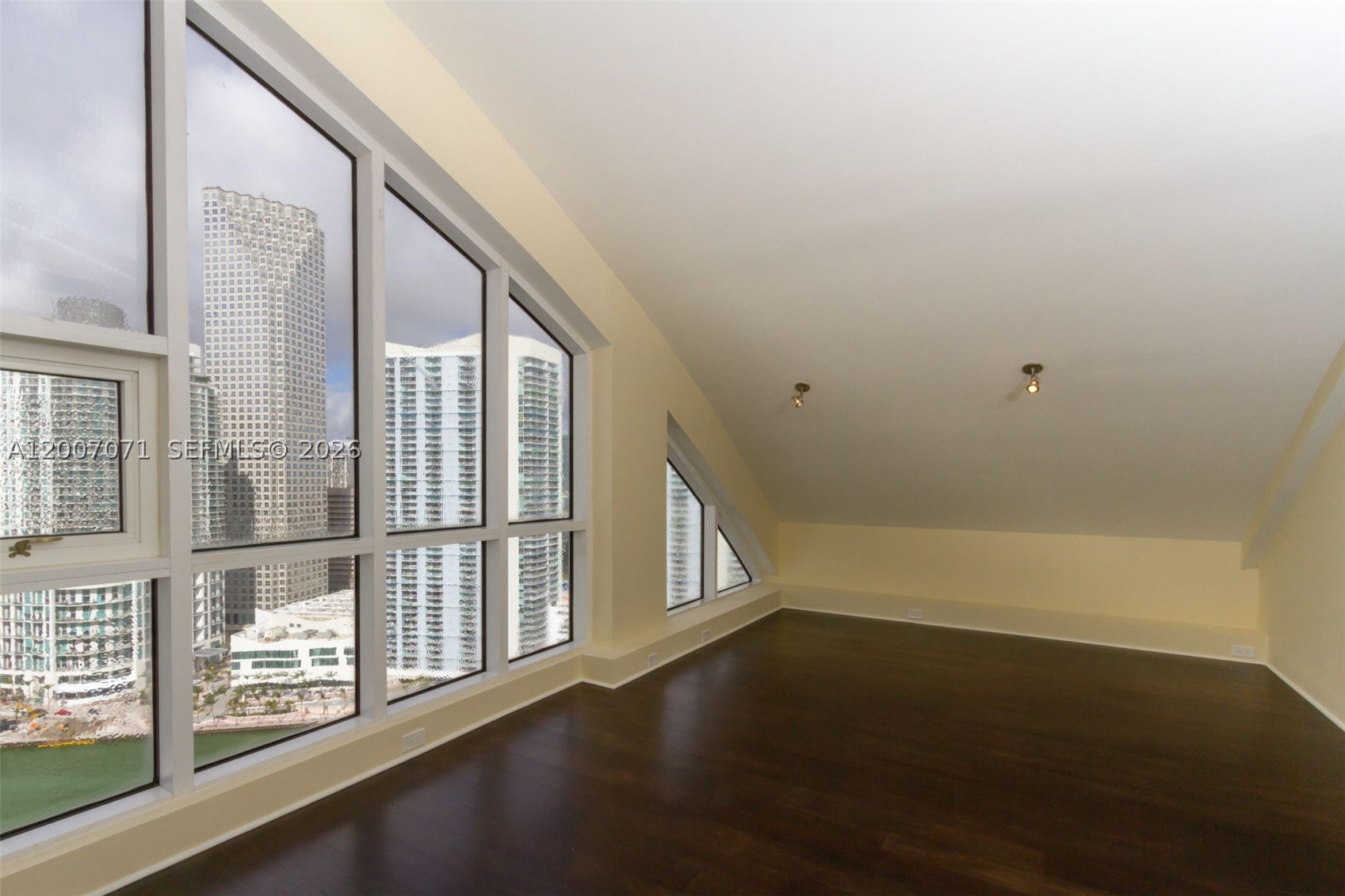888 Brickell Key Dr #2802, Miami FL 33131