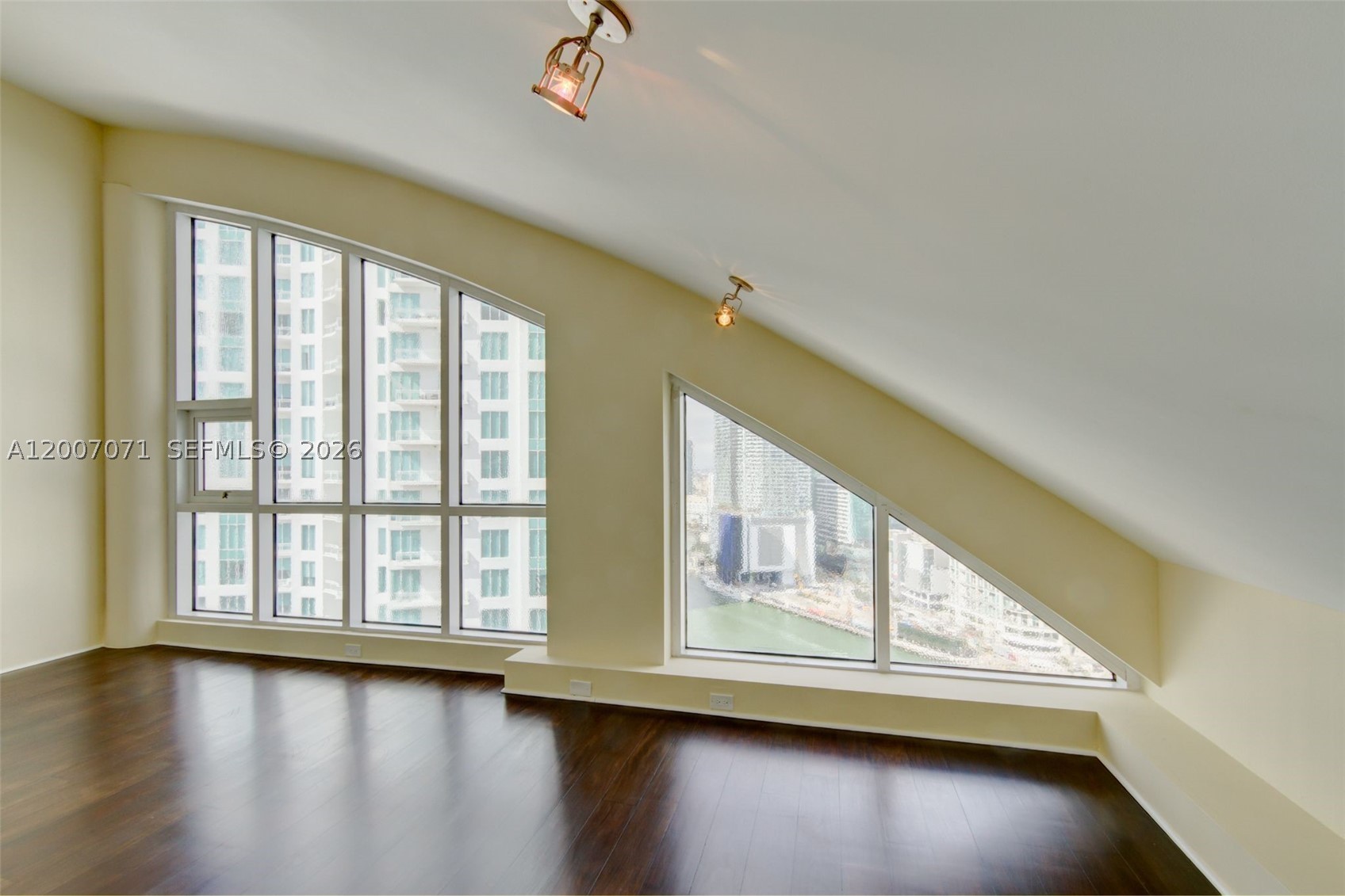 888 Brickell Key Dr #2802, Miami FL 33131
