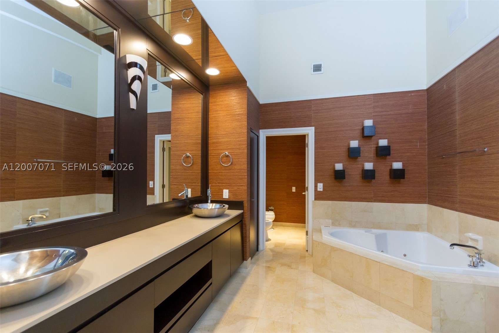 888 Brickell Key Dr #2802, Miami FL 33131