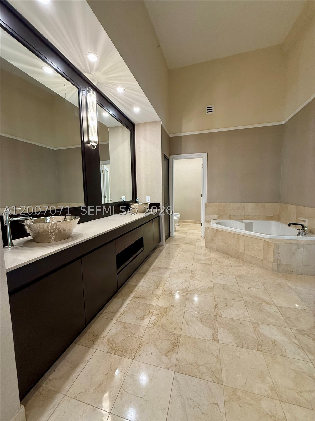 888 Brickell Key Dr #2802, Miami FL 33131