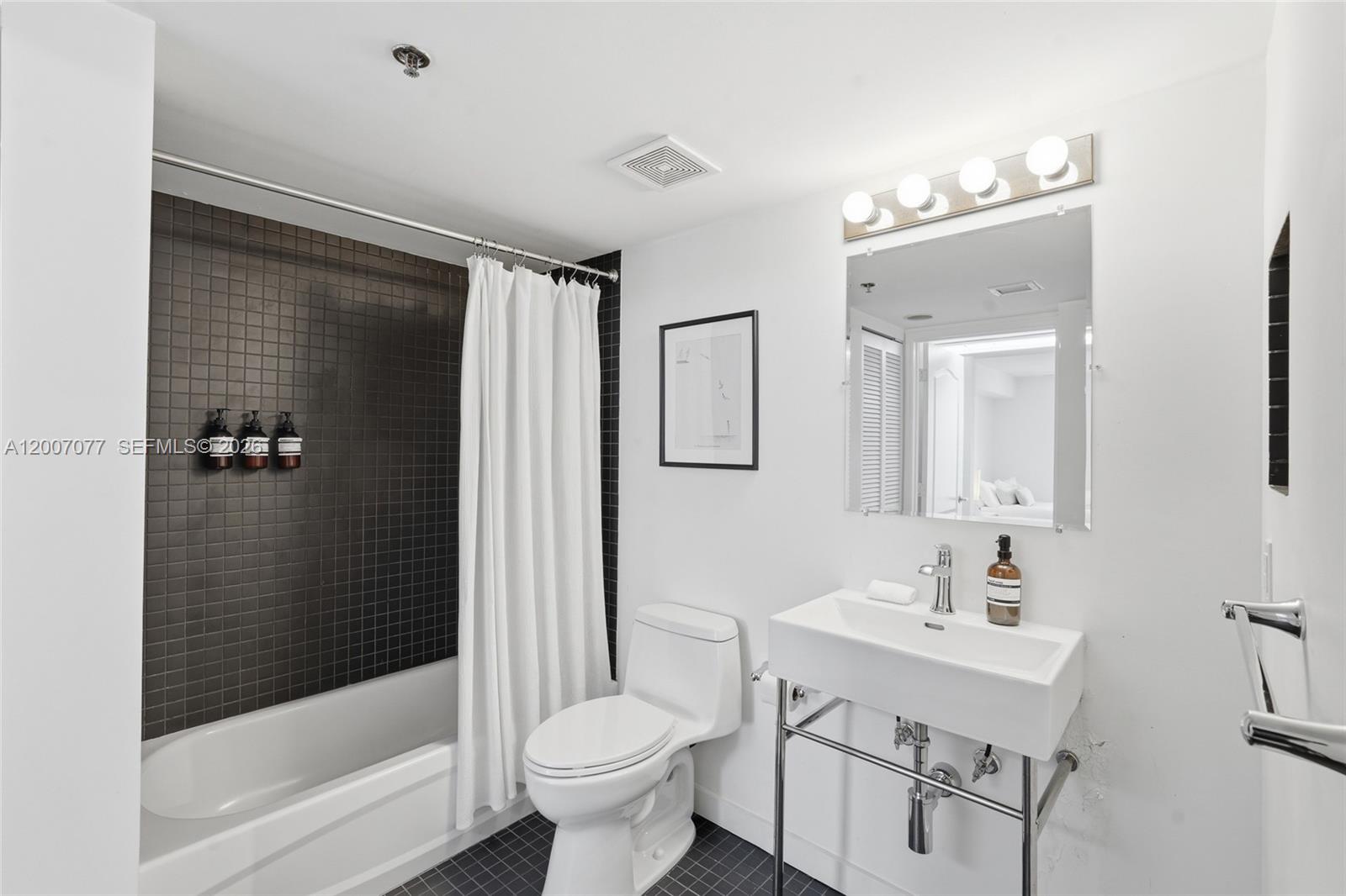 1200 Brickell Bay Dr #2603, Miami FL 33131