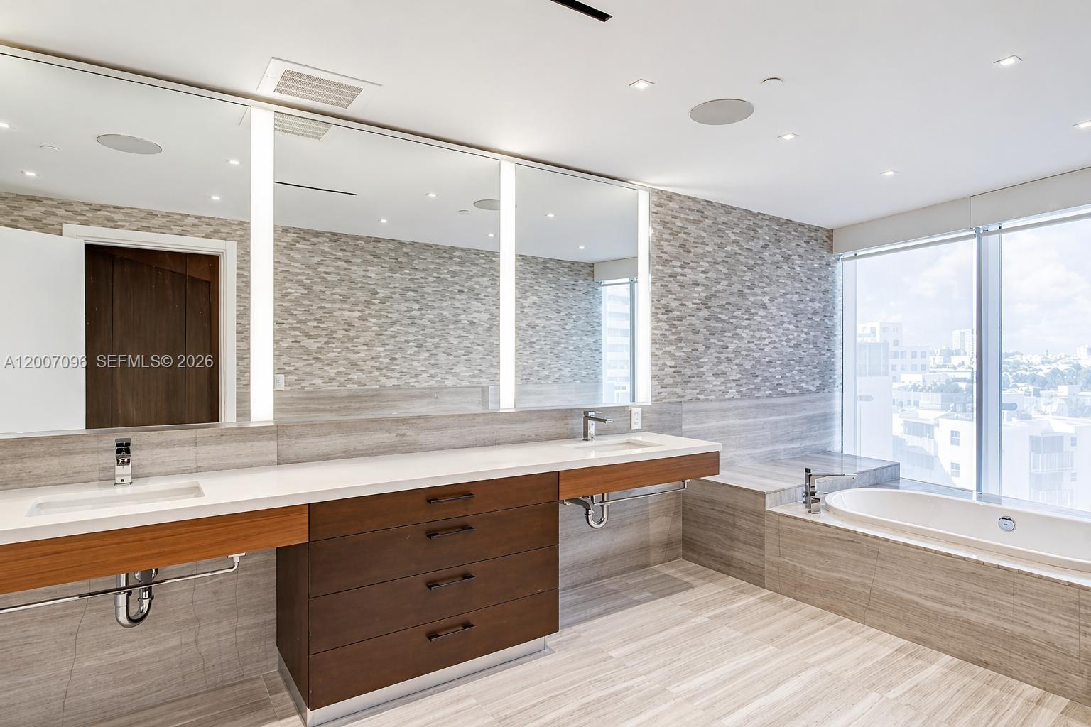 1 Collins Ave #606, Miami Beach FL 33139