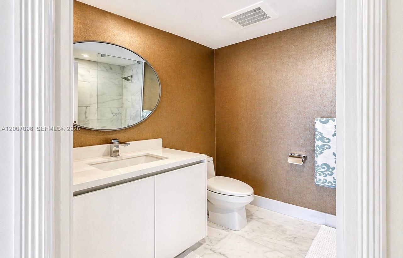 1 Collins Ave #606, Miami Beach FL 33139