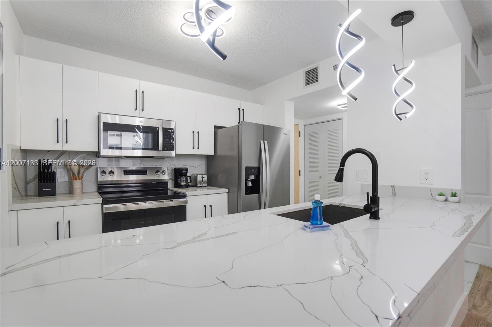 1200 Brickell Bay Dr #1907, Miami FL 33131