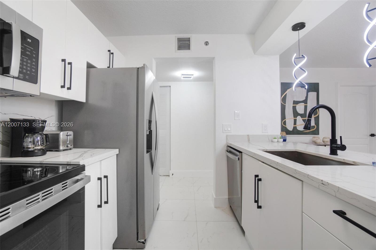 1200 Brickell Bay Dr #1907, Miami FL 33131