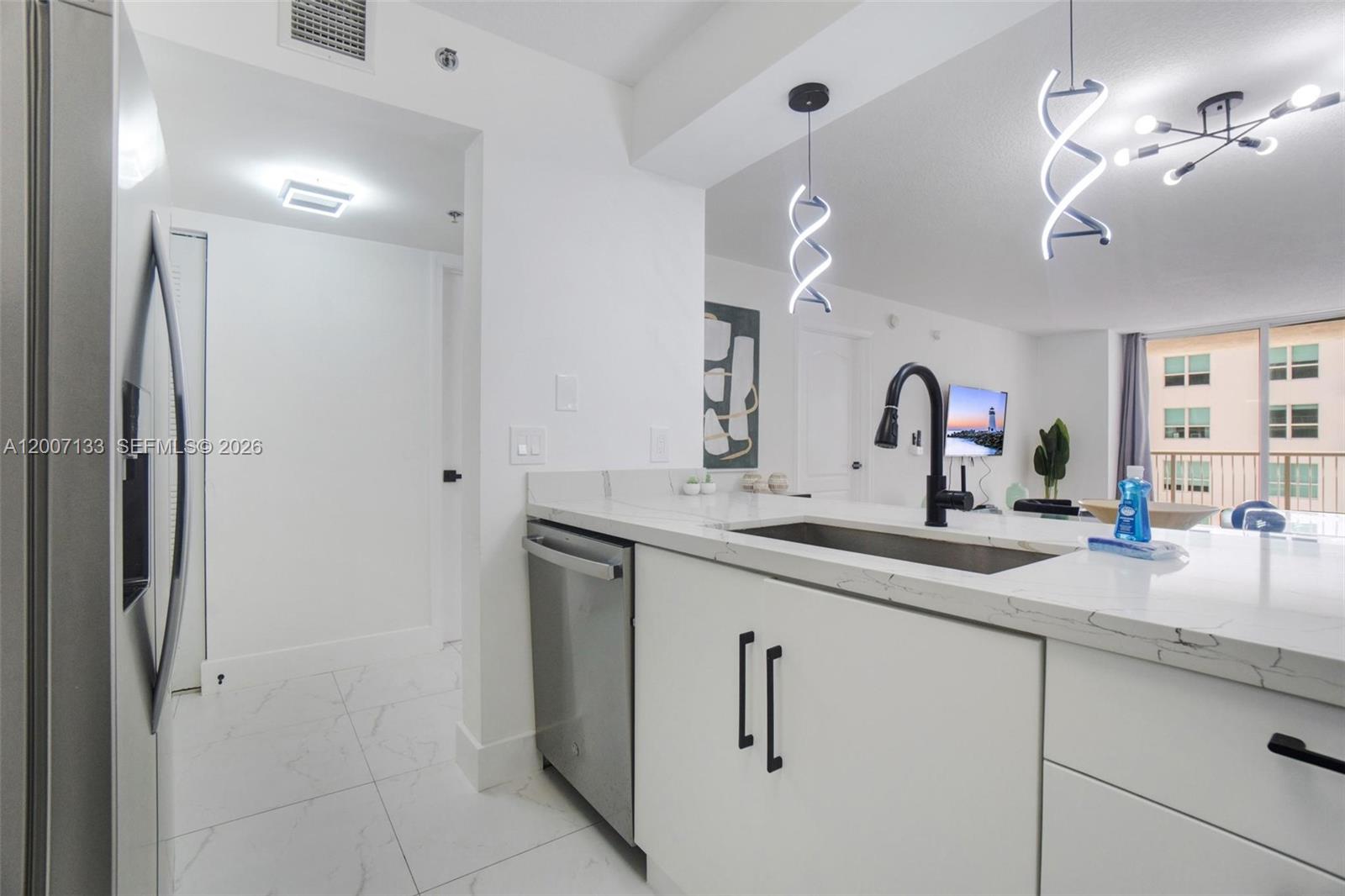 1200 Brickell Bay Dr #1907, Miami FL 33131