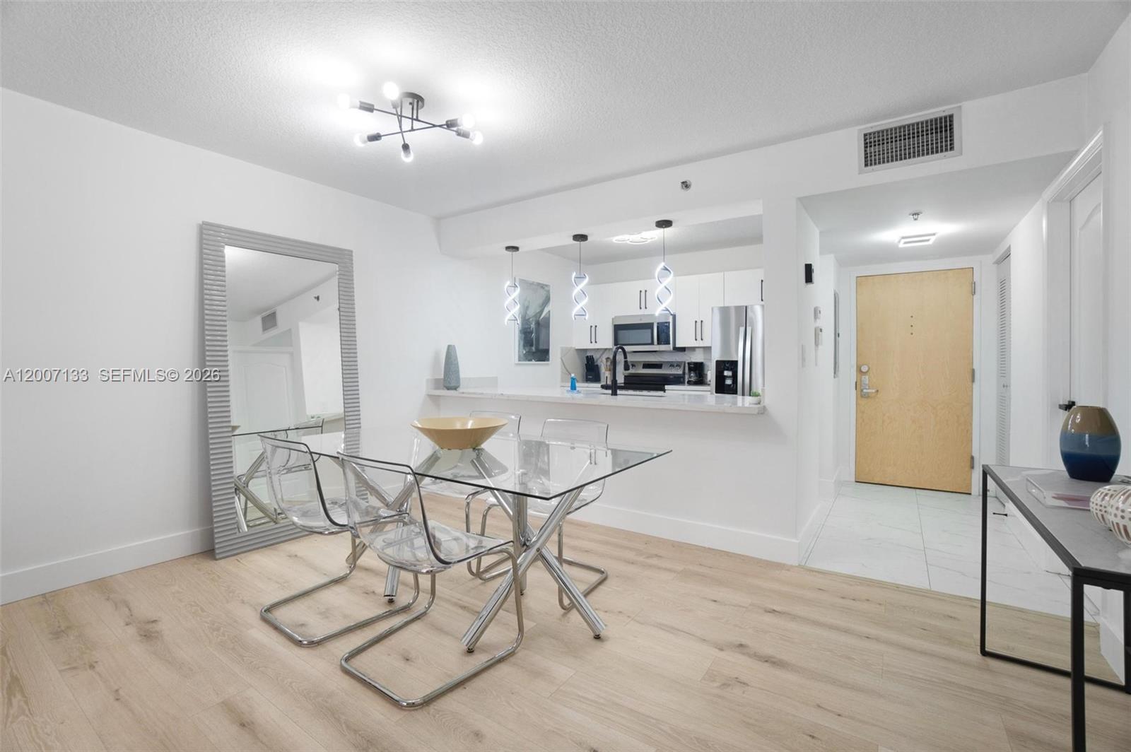 1200 Brickell Bay Dr #1907, Miami FL 33131