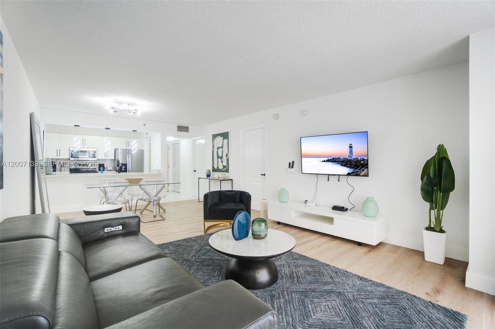 1200 Brickell Bay Dr #1907, Miami FL 33131