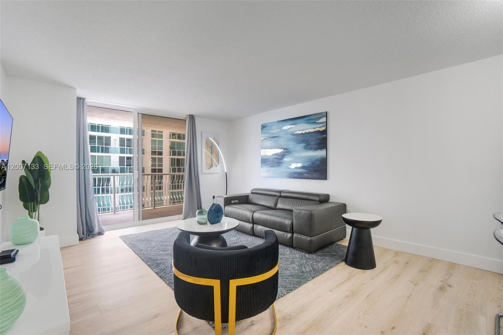 1200 Brickell Bay Dr #1907, Miami FL 33131