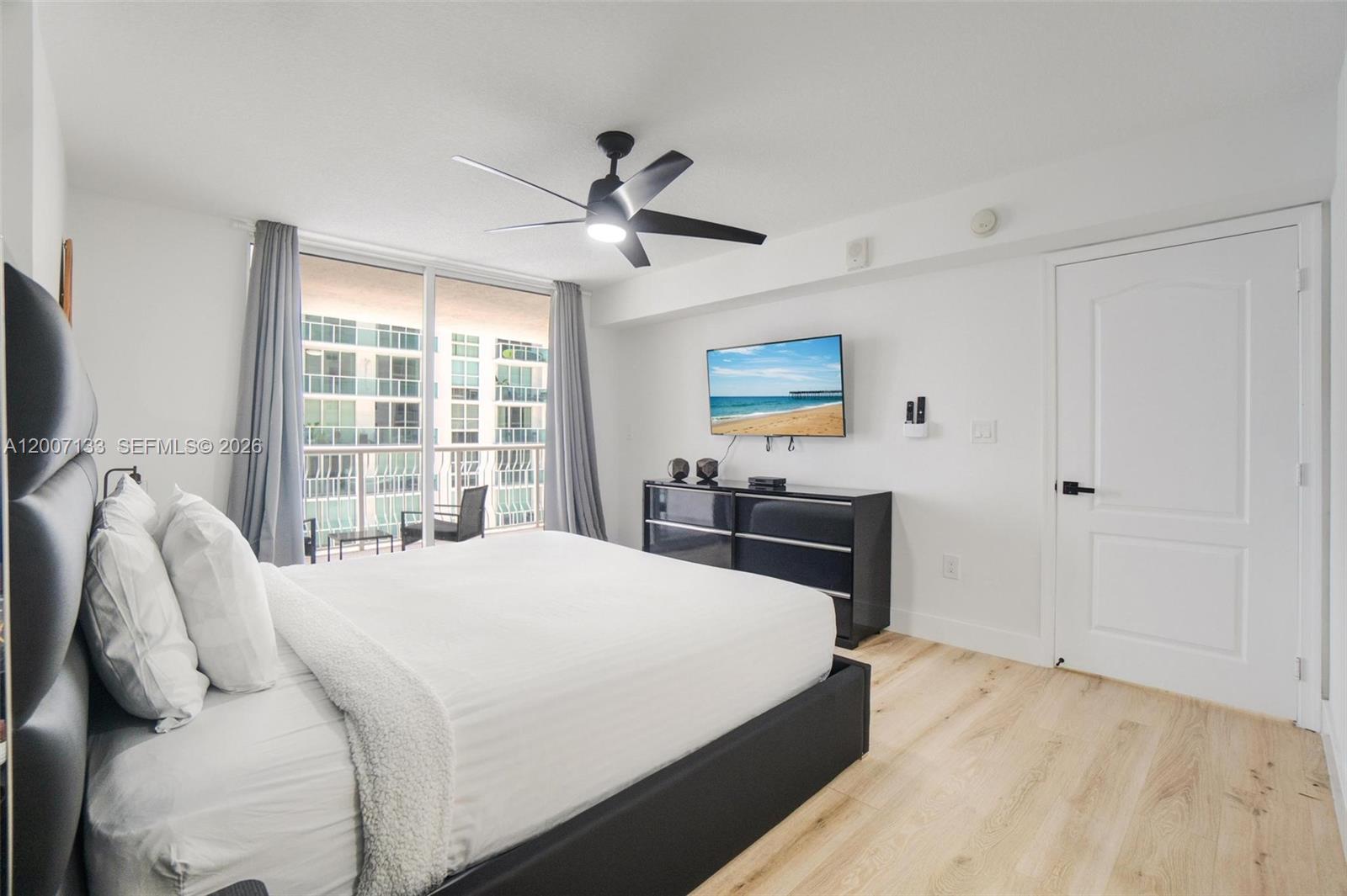 1200 Brickell Bay Dr #1907, Miami FL 33131