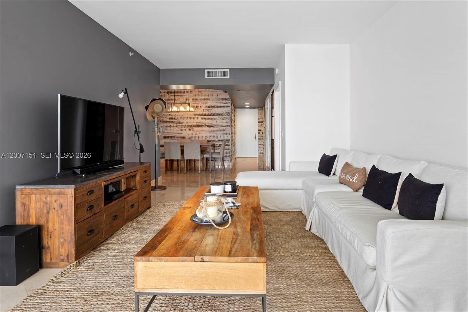 4779 Collins Ave #1908, Miami Beach FL 33140