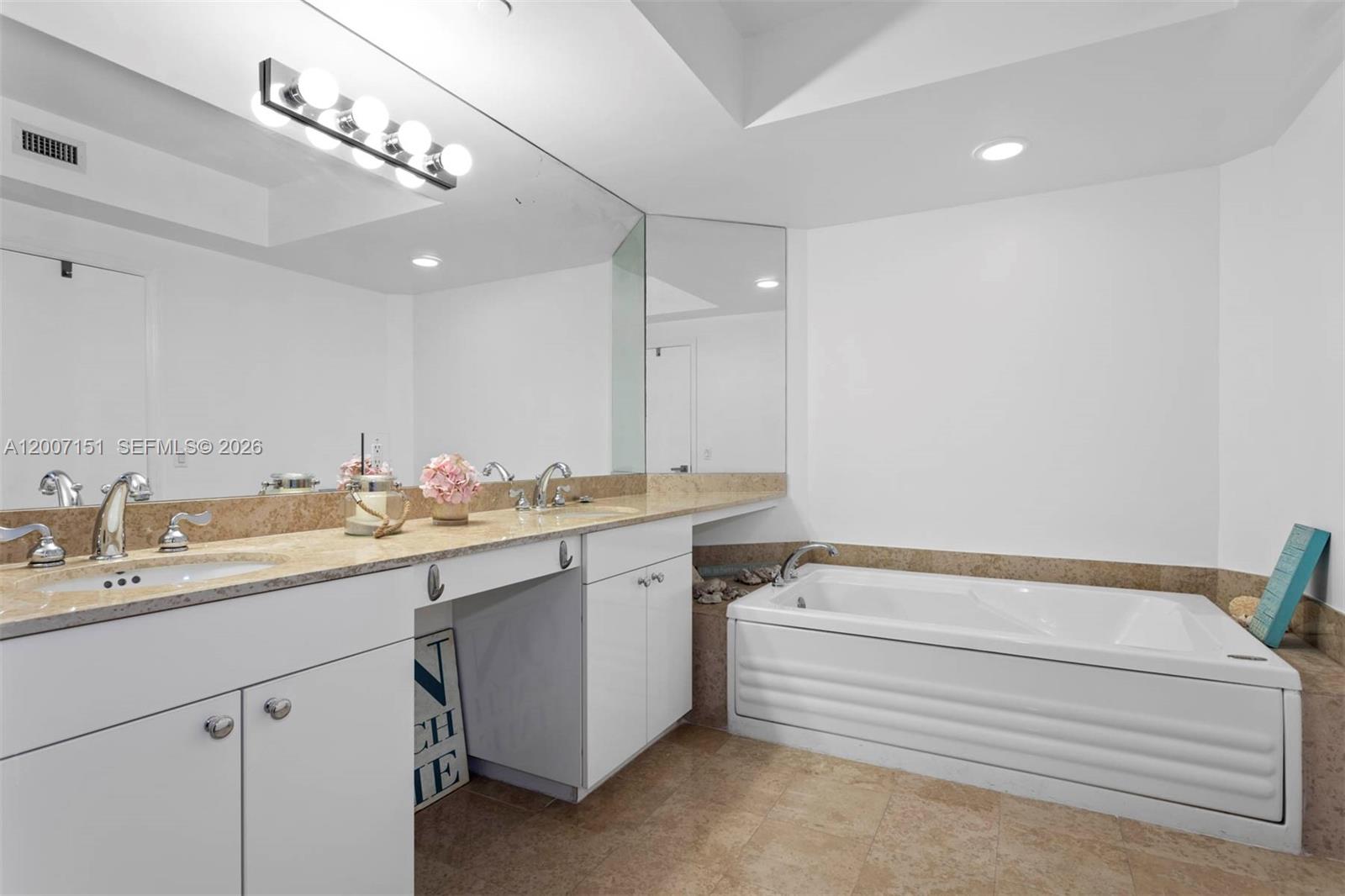 4779 Collins Ave #1908, Miami Beach FL 33140