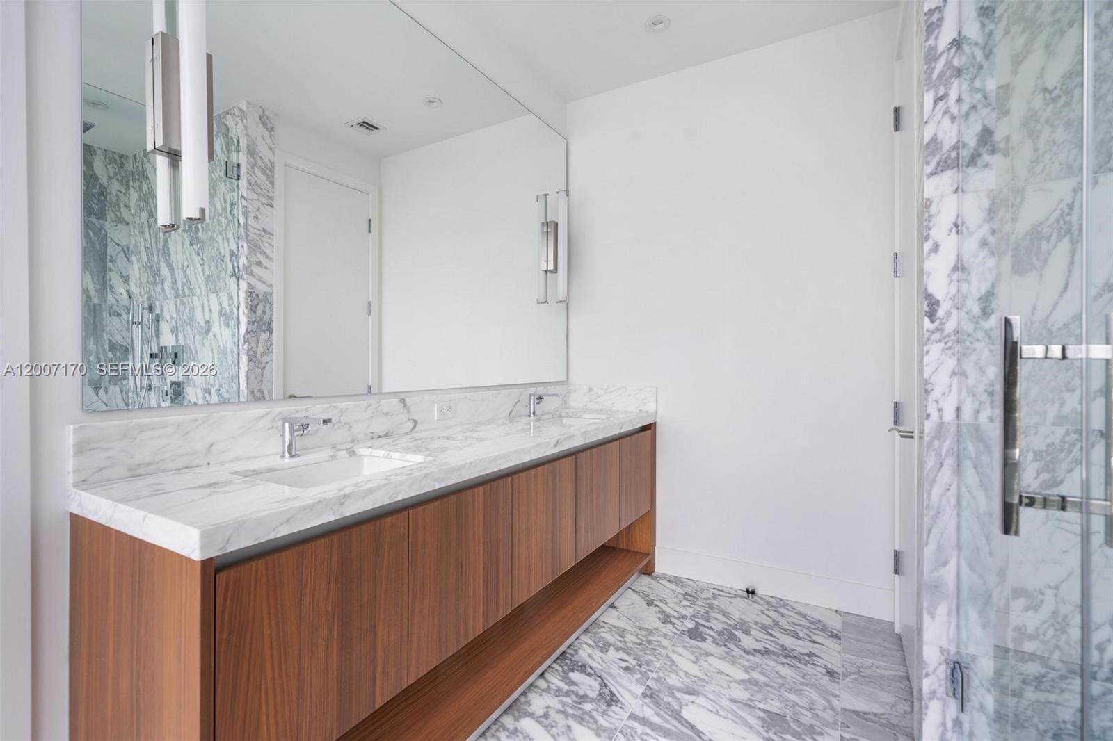 175 SE 25th RD #1904, Miami FL 33129