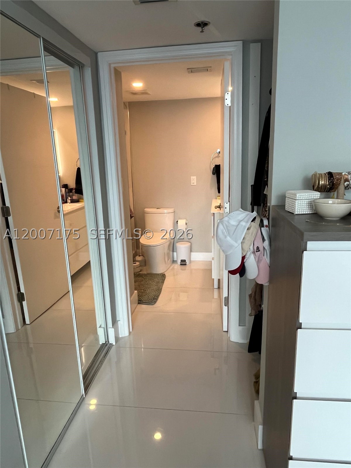 540 Brickell Key Dr #1809, Miami FL 33131