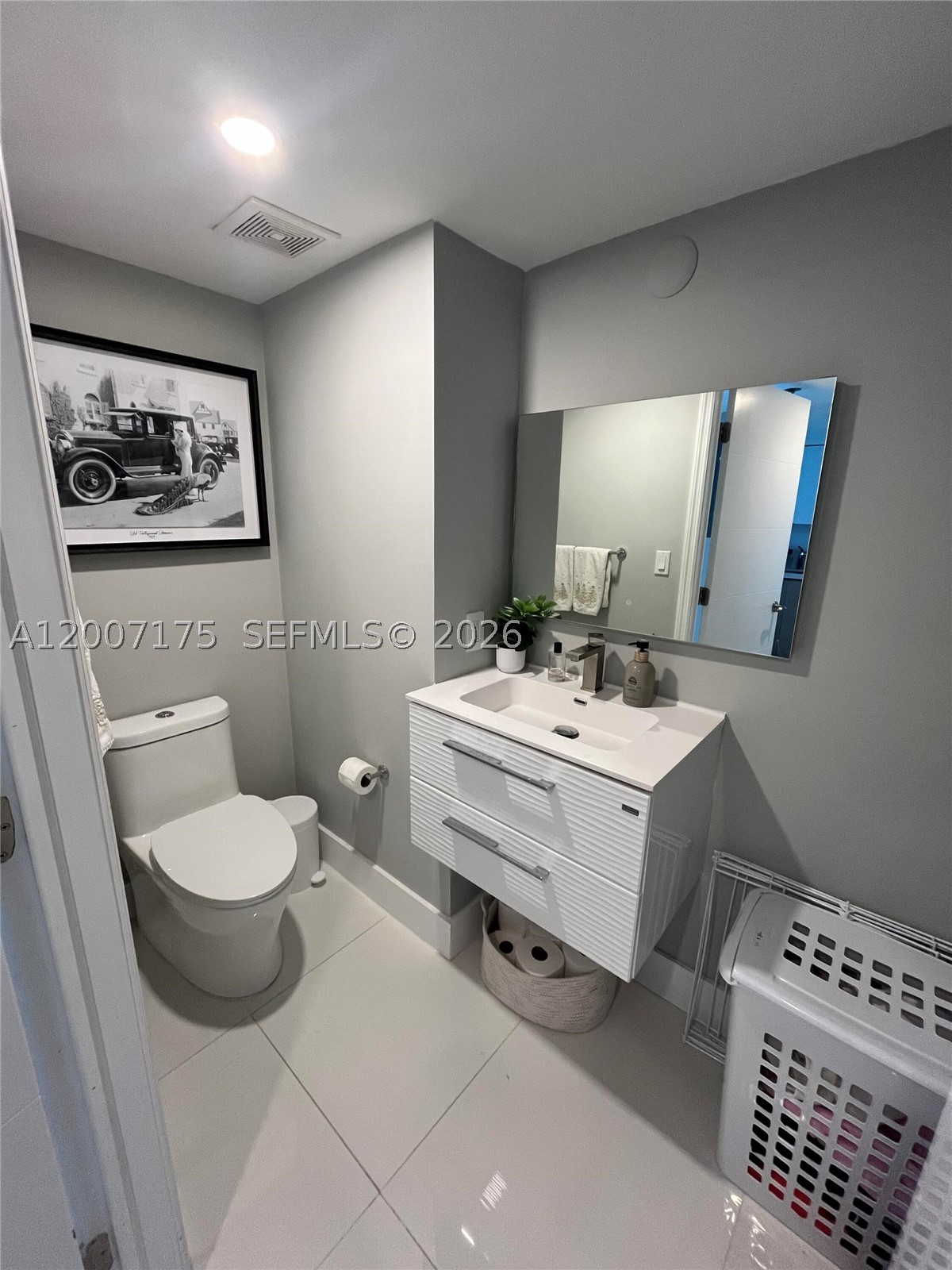 540 Brickell Key Dr #1809, Miami FL 33131