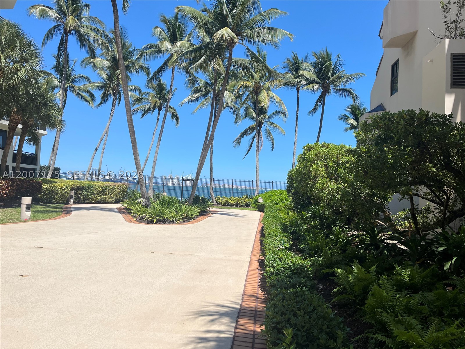 540 Brickell Key Dr #1809, Miami FL 33131