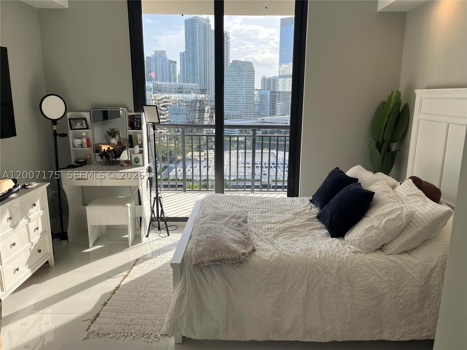 540 Brickell Key Dr #1809, Miami FL 33131