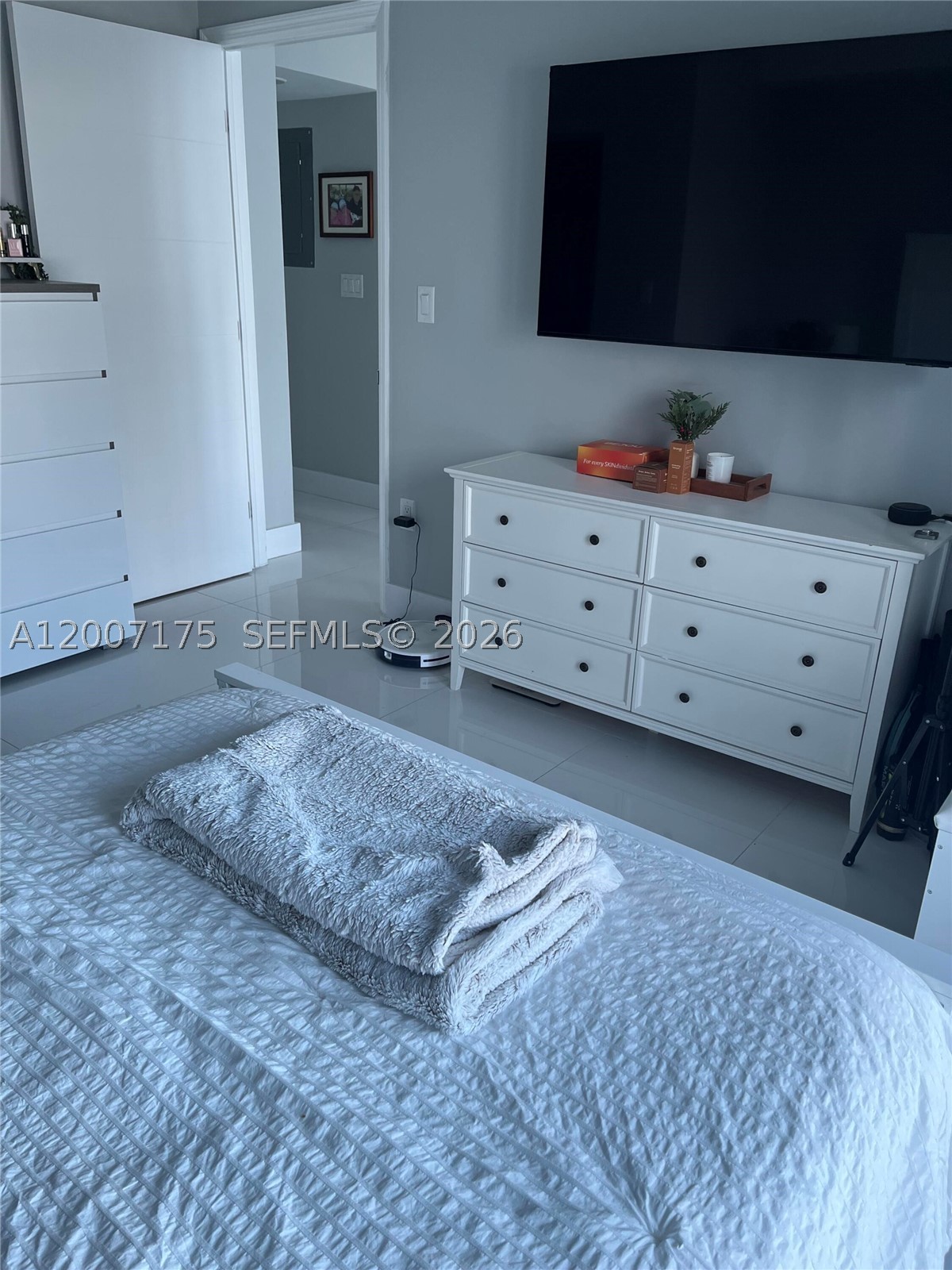 540 Brickell Key Dr #1809, Miami FL 33131