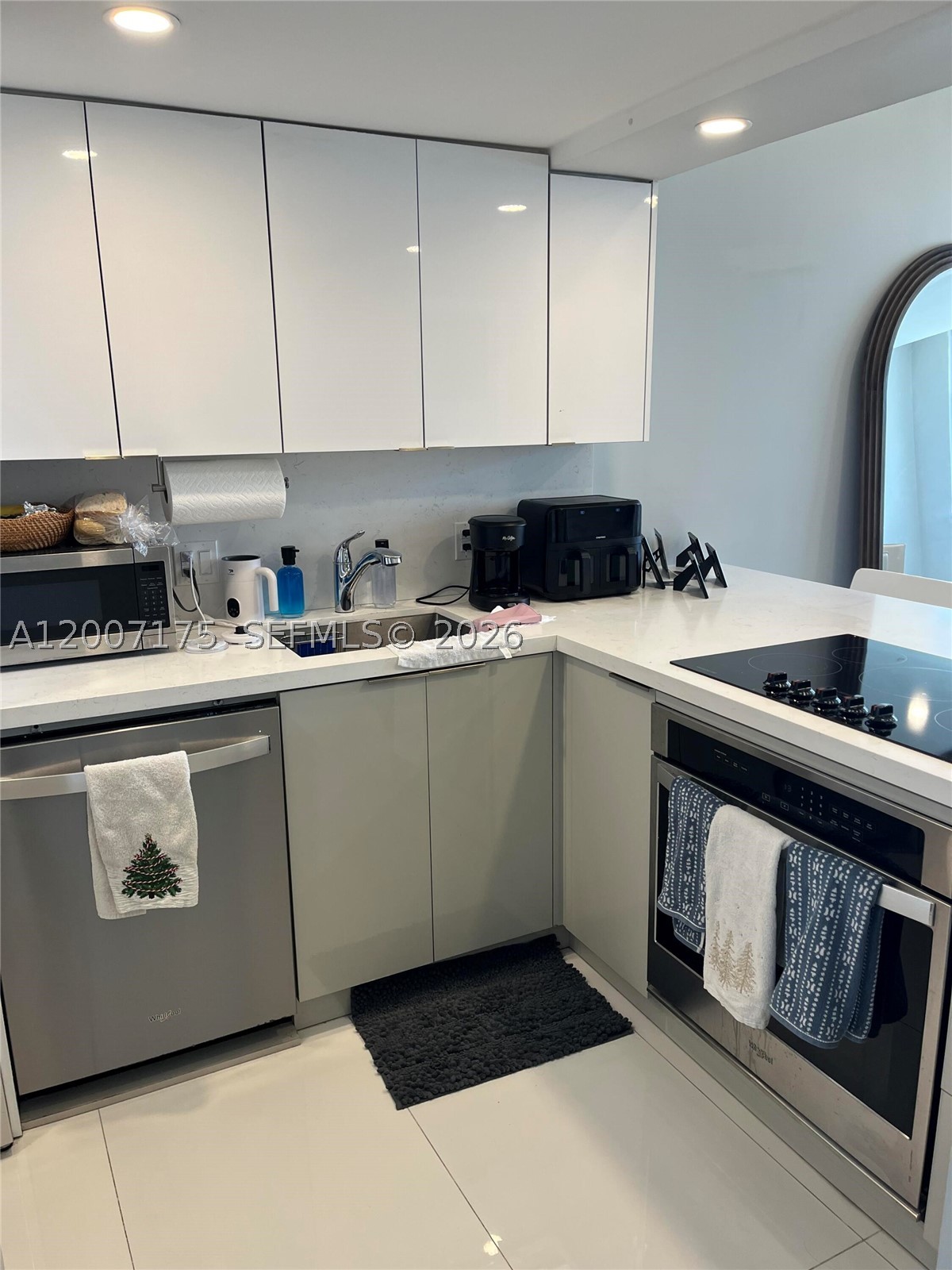 540 Brickell Key Dr #1809, Miami FL 33131