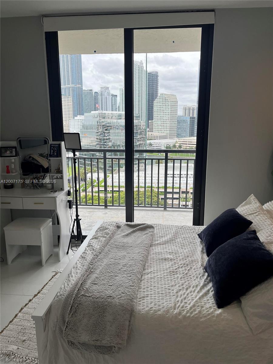 540 Brickell Key Dr #1809, Miami FL 33131