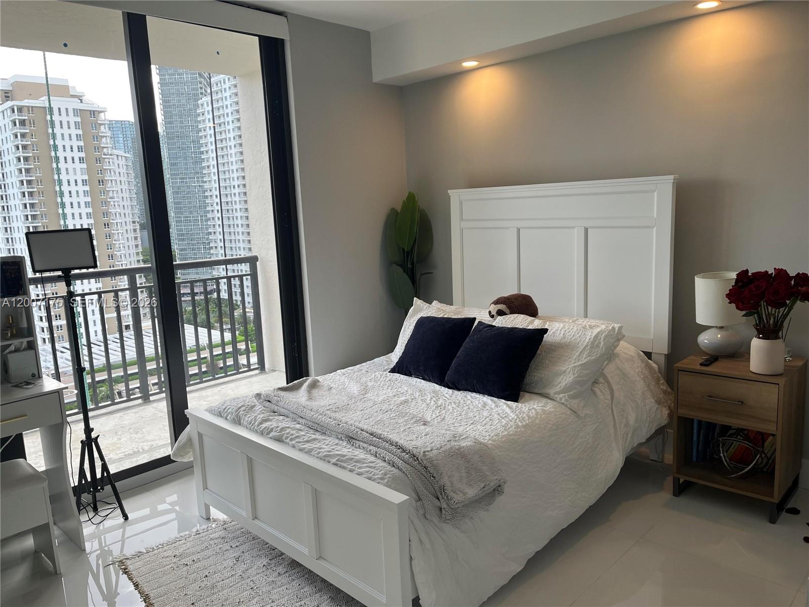 540 Brickell Key Dr #1809, Miami FL 33131