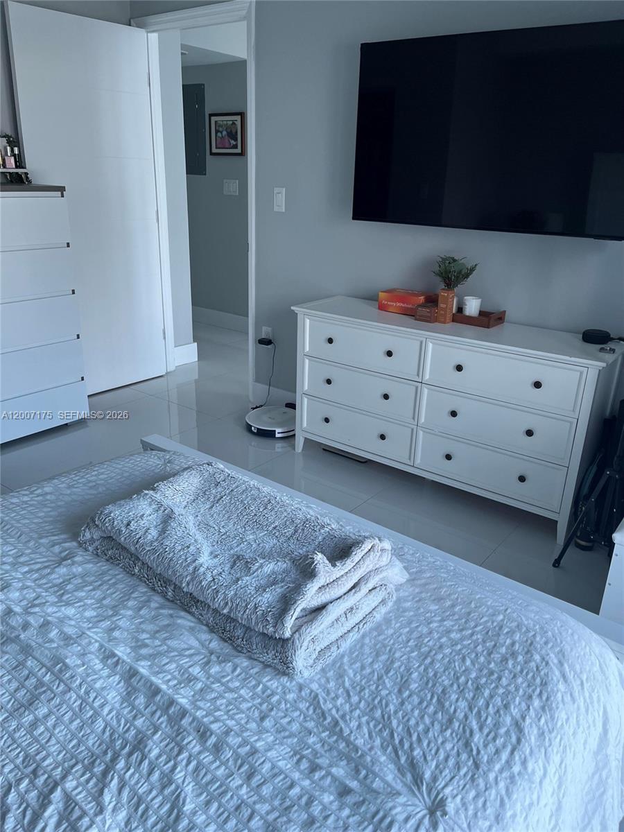 540 Brickell Key Dr #1809, Miami FL 33131