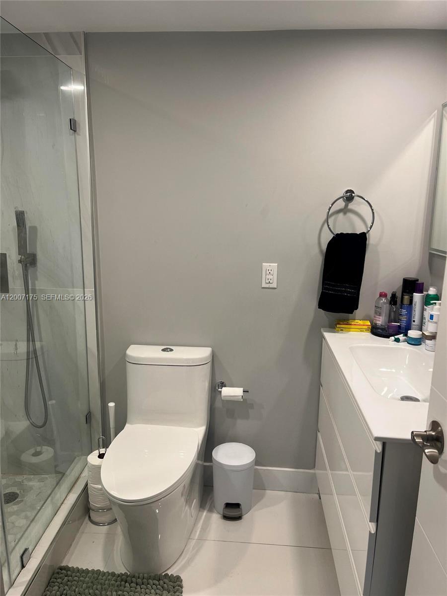 540 Brickell Key Dr #1809, Miami FL 33131