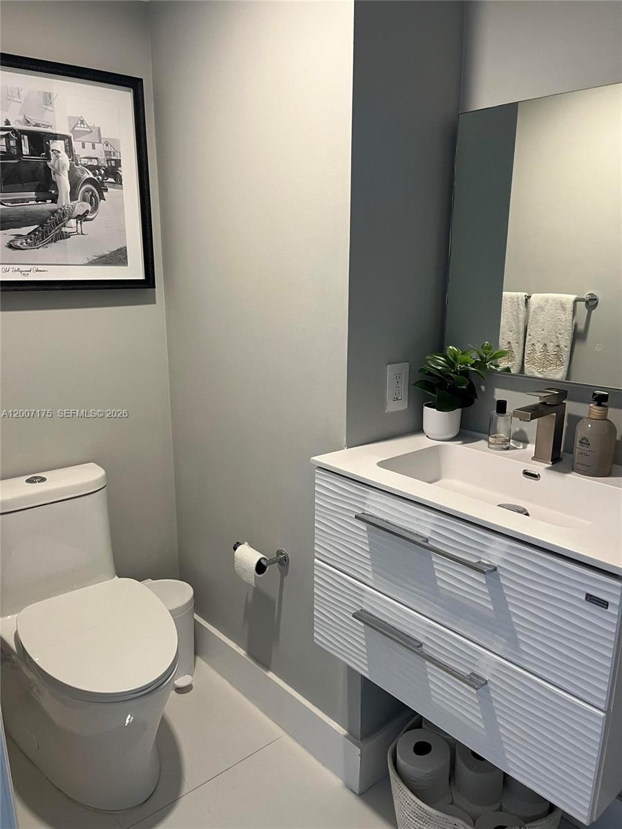540 Brickell Key Dr #1809, Miami FL 33131