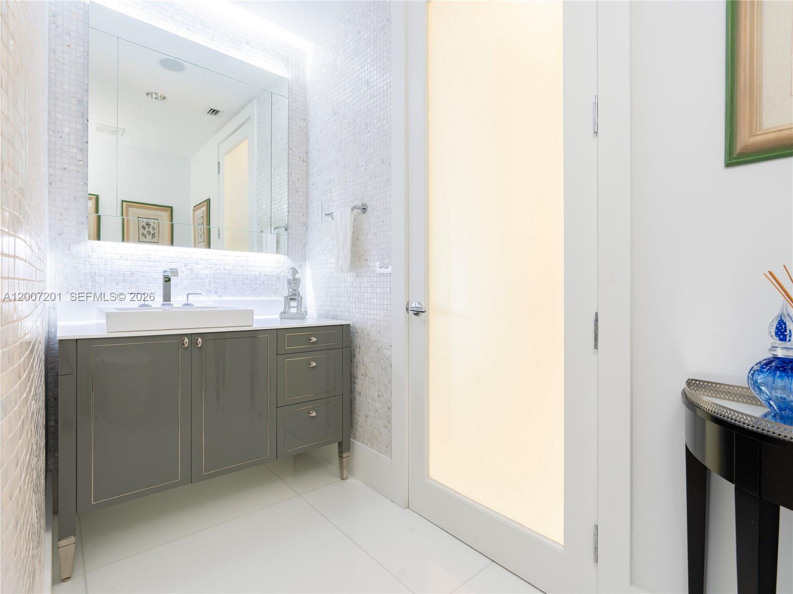 5959 Collins Ave #906, Miami Beach FL 33140