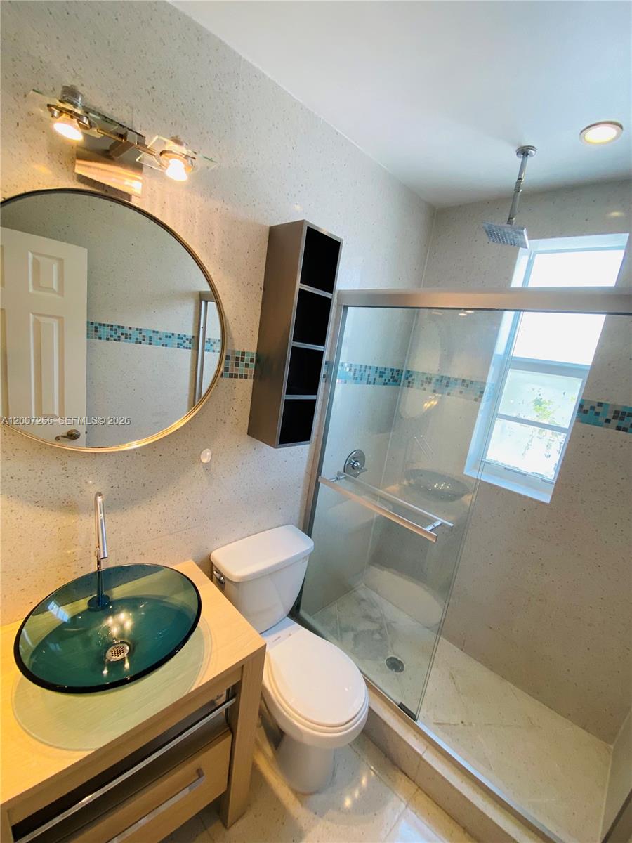 6881 Bay Dr #11, Miami Beach FL 33141