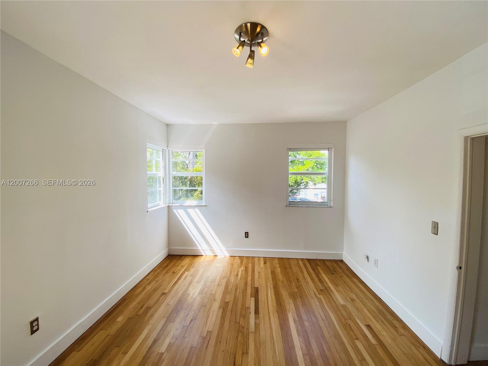 6881 Bay Dr #11, Miami Beach FL 33141