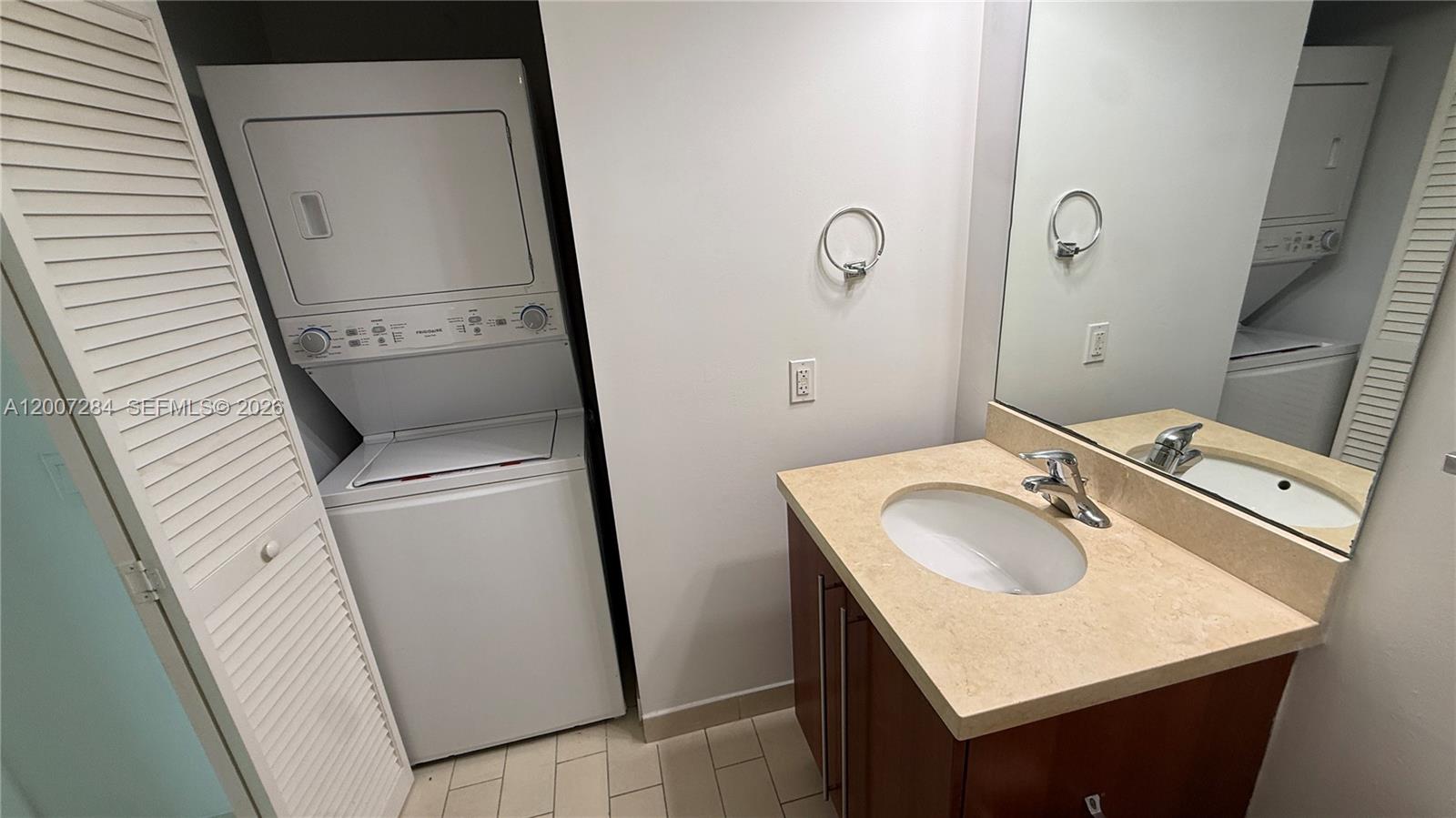 79 SW 12th St #2509-S, Miami FL 33130